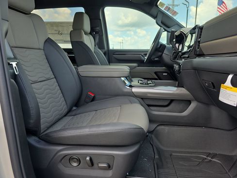 New 2026 Chevrolet Silverado 2500 ZR2 w/ LPO, Dark Essentials Package AWD/4WD image 16