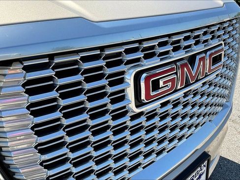 Used 2021 GMC Yukon XL Denali w/ Denali Premium Package AWD/4WD image 30