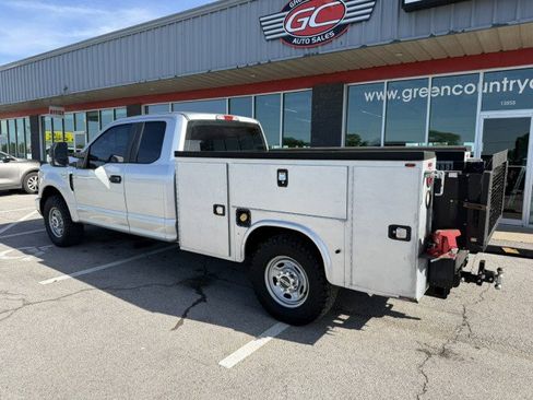 Used 2017 Ford F250 XL w/ Power Equipment Group RWD image 4