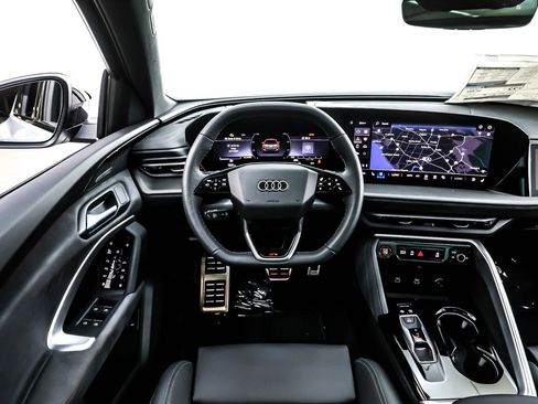 New 2025 Audi SQ5 Prestige image 4