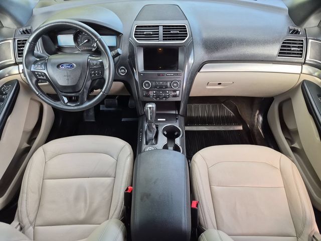 Used 2018 Ford Explorer XLT w/ Equipment Group 202A AWD/4WD image 13