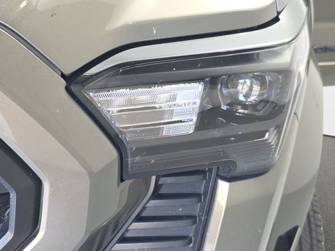Used 2024 Toyota Tacoma TRD Sport AWD/4WD image 28