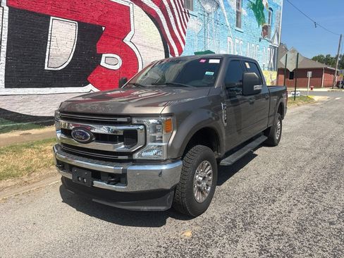 Used 2022 Ford F250 XLT w/ Snow Plow Prep Package AWD/4WD image 2