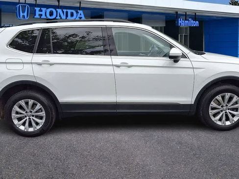 Used 2018 Volkswagen Tiguan SE w/ Panoramic Sunroof Package AWD/4WD image 9