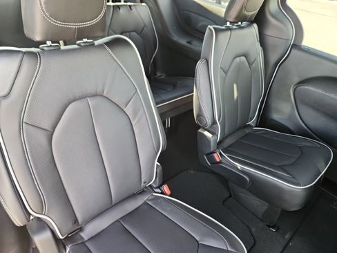 New 2026 Chrysler Pacifica Limited w/ S Appearance Package image 19