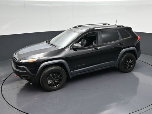Used 2017 Jeep Cherokee Trailhawk w/ Comfort/Convenience Group AWD/4WD image 27