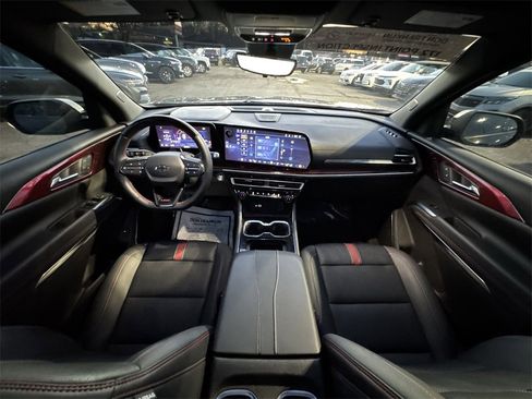 Used 2024 Chevrolet Traverse RS image 21