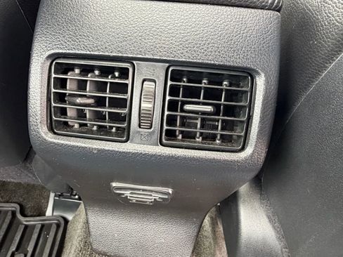 Used 2014 Subaru Legacy 2.5i Limited image 21