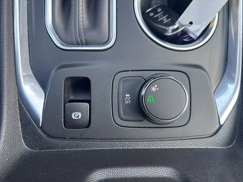 Used 2020 Chevrolet Traverse LT image 13