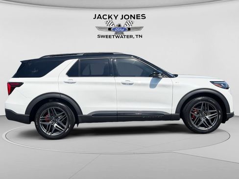 Used 2025 Ford Explorer ST-Line w/ Premium Package RWD image 6