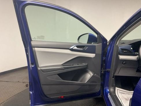 Used 2022 Volkswagen Taos SE AWD/4WD image 10