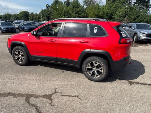 Used 2017 Jeep Cherokee Trailhawk w/ Cold Weather Group AWD/4WD image 9