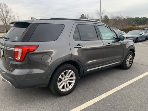 Used 2016 Ford Explorer XLT w/ Equipment Group 202A image 5