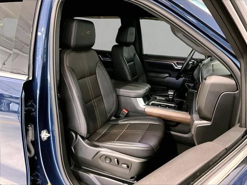 Used 2023 Chevrolet Silverado 1500 High Country w/ Technology Package RWD image 9