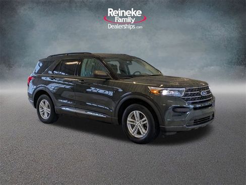 Used 2023 Ford Explorer XLT image 3