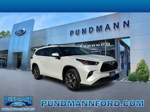 Used 2023 Toyota Highlander XLE image 1