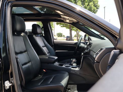 Used 2022 Jeep Grand Cherokee Limited w/ Tech Group RWD image 29