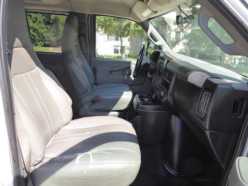 Used 2018 Chevrolet Express 3500 LS image 24