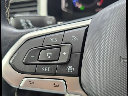 Used 2022 Volkswagen Atlas Cross Sport SE image 18