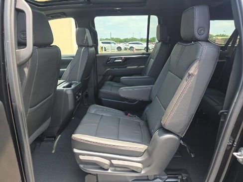 Used 2025 Chevrolet Suburban RST w/ Comfort Package RWD image 9
