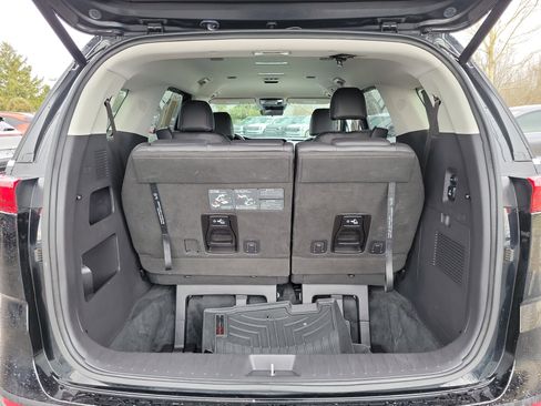 Used 2023 Kia Carnival SX image 8