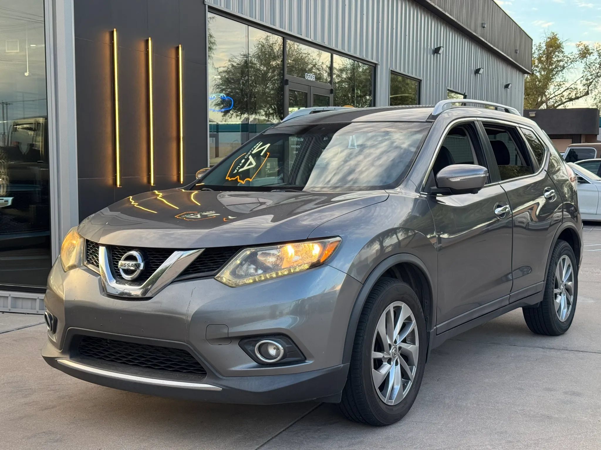 Used 2015 Nissan Rogue SL FWD image 2