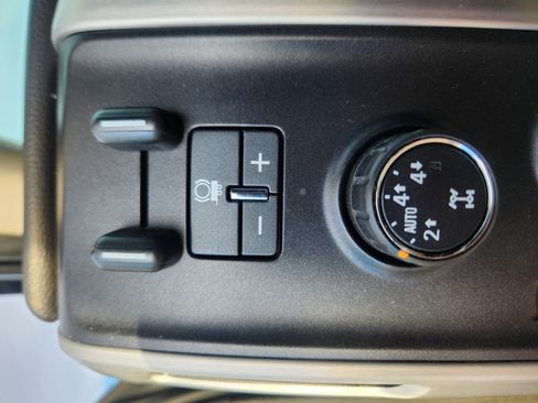 Used 2015 GMC Sierra 1500 SLT w/ SLT Crew Cab Value Package image 14