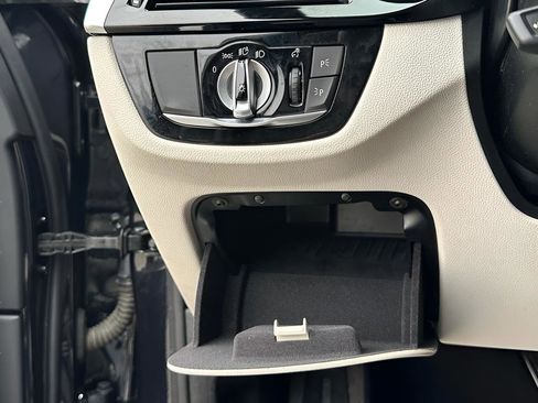 Used 2023 BMW 540i w/ Executive Package image 44