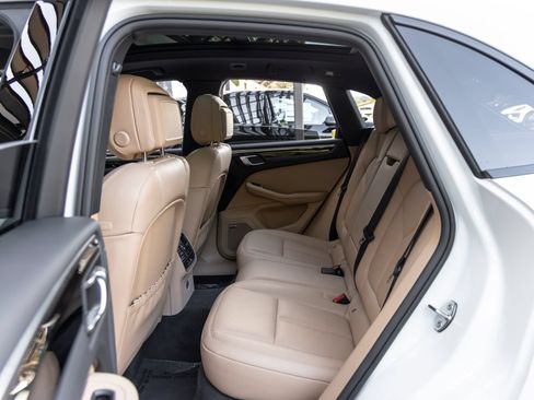 Certified 2026 Porsche Macan AWD/4WD image 44