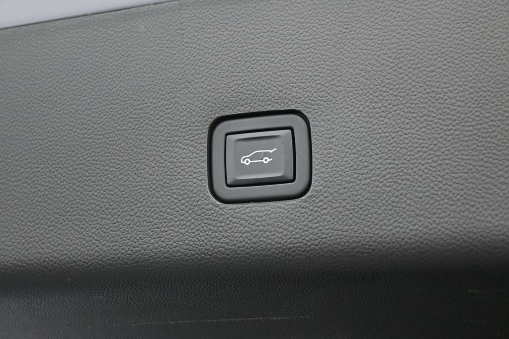 Used 2021 Chevrolet Traverse Premier w/ Redline Edition FWD image 50