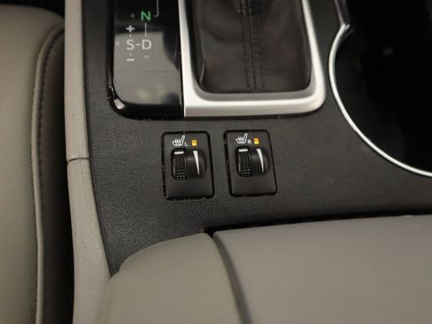 Used 2019 Toyota Highlander XLE image 7