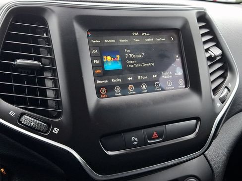 Used 2020 Jeep Cherokee Latitude Plus AWD/4WD image 16
