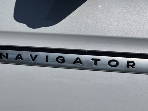 Certified 2025 Lincoln Navigator L Reserve image 26