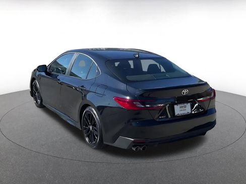 Used 2025 Toyota Camry SE image 10