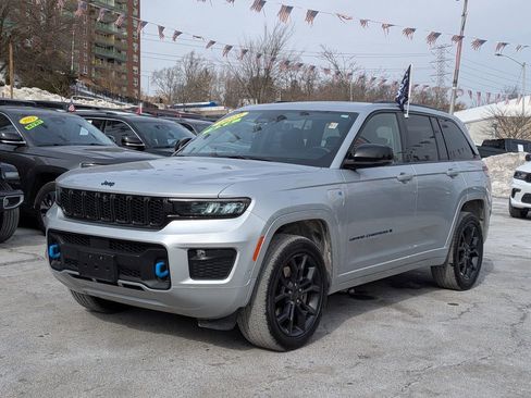 Used 2023 Jeep Grand Cherokee 30th Anniversary image 2