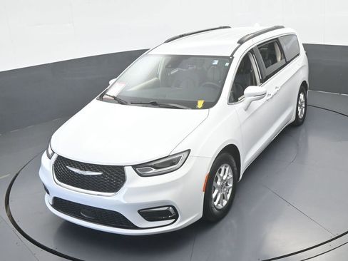 Used 2022 Chrysler Pacifica Touring-L FWD image 45