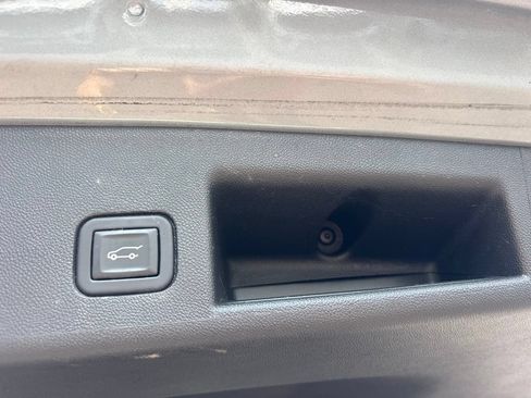 Used 2023 Chevrolet Equinox LT FWD image 21