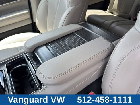 Used 2024 Jeep Wagoneer L Series II RWD image 13