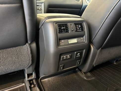 Used 2019 Nissan Pathfinder SL AWD/4WD image 22