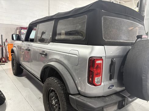 Used 2022 Ford Bronco Black Diamond image 4