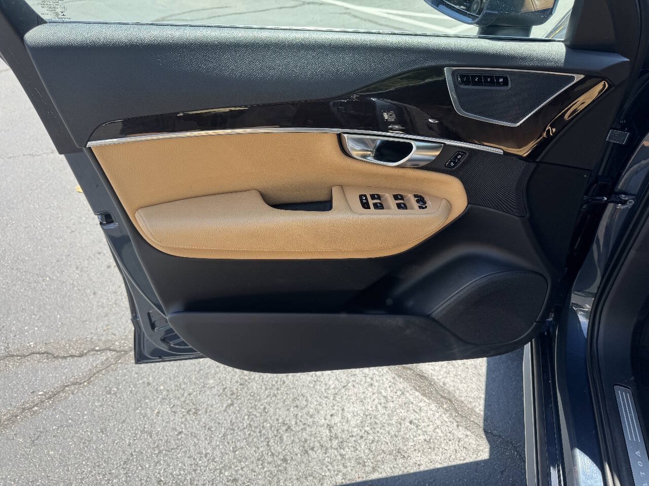 Used 2019 Volvo XC90 T6 Momentum w/ Advanced Package AWD/4WD image 14