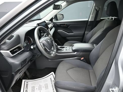 Used 2022 Toyota Highlander L AWD/4WD image 11