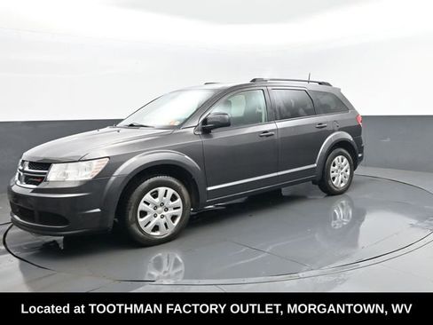 Used 2019 Dodge Journey SE FWD image 1