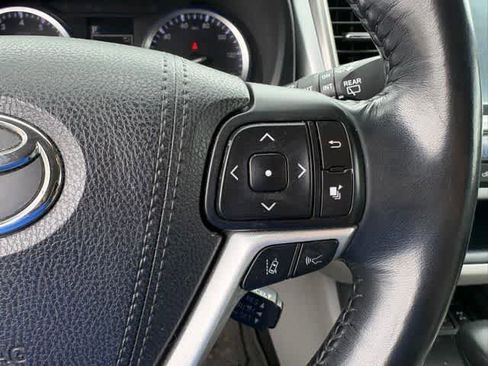 Used 2018 Toyota Highlander XLE AWD/4WD image 13