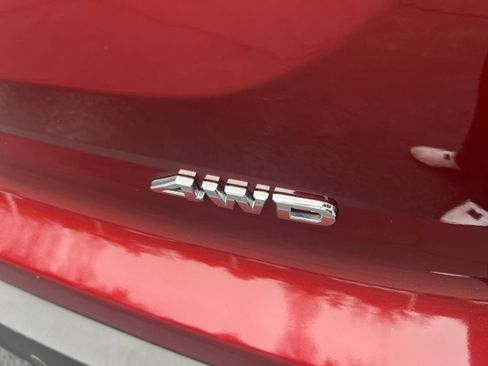 Used 2025 Nissan Pathfinder SV image 13