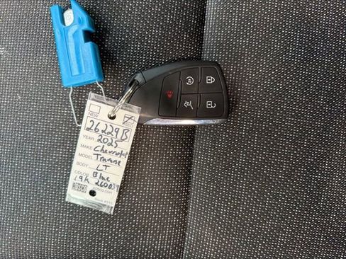Used 2025 Chevrolet Traverse LT image 33