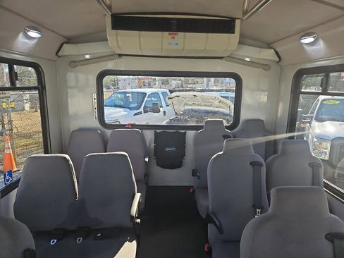 Used 2015 Chevrolet Express 4500 w/ Shuttle Bus Package image 25