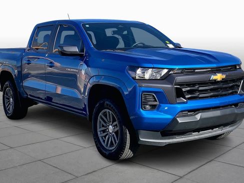 Used 2023 Chevrolet Colorado LT w/ LT Convenience Package image 2