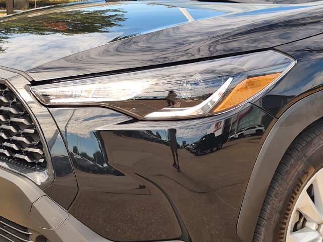 Used 2024 Toyota Corolla Cross LE w/ Moonroof Package AWD/4WD image 6
