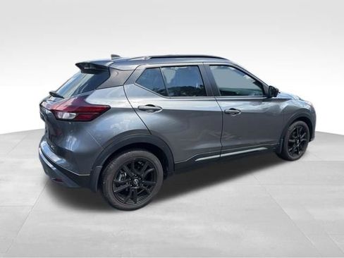 Used 2023 Nissan Kicks SR w/ SR Premium Package FWD image 6